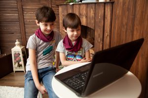 הורים לילדים מדוע חשוב להשקיע באבטחת אינטרנט בבית