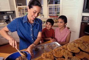 אפייה עם הילדים: טיפים לאפייה מהנה במיוחד